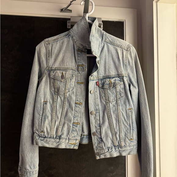 Levi’s Cropped Jean Jacket - Picture 1 of 3